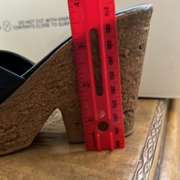 Cathy Jean platform sandals - Picture 8 of 8